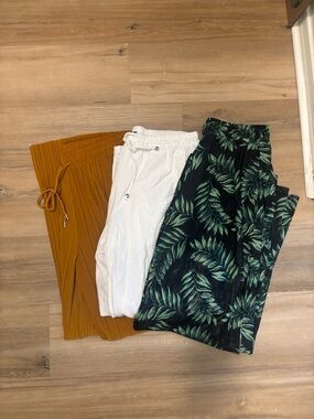 Women's Three-Pant Set – Mustard, White & Leaf Print